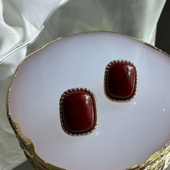 Zara retro pearl 
Red and gold Earrings - Picture 5 of 11